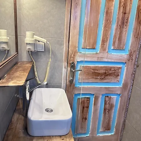 Umayra *
